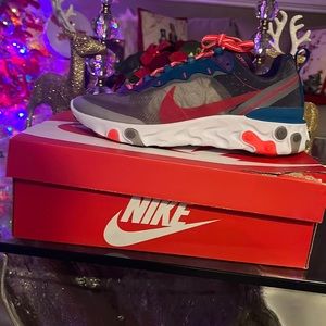 Brand new Nike React Element 87, SIZE 10. BLACK/RedOrbit-white, Noir/Blanc/Rouge